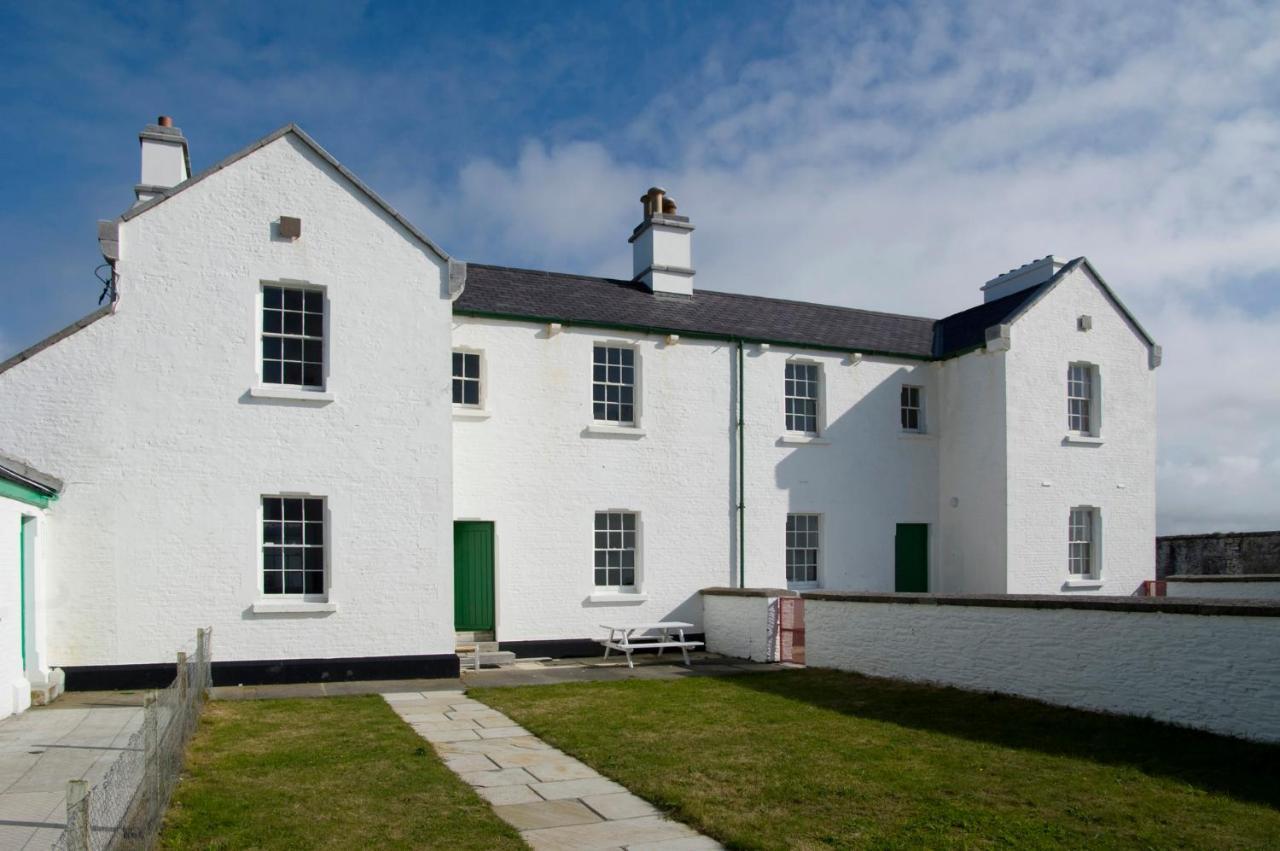 Galley Head Lightkeeper'S Houses Donoure Екстериор снимка